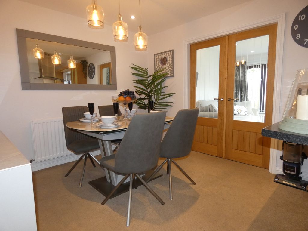 Kitchen-Diner into Garden Room- click for photo gallery